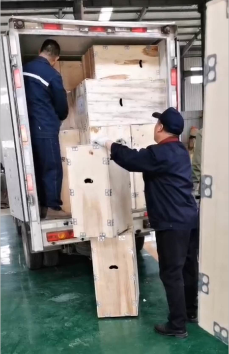 山東礦安40臺氣動隔膜泵裝車發(fā)貨